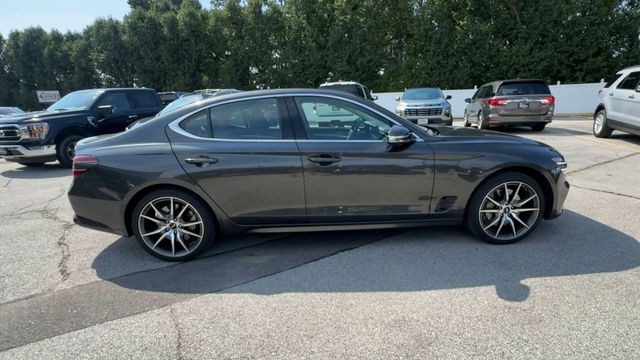 Genesis G70 Vehicle Full-screen Gallery Image 11