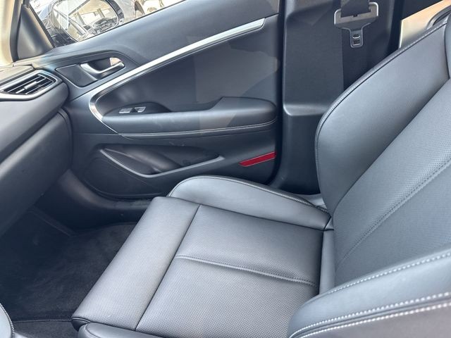 Genesis G70 Vehicle Full-screen Gallery Image 15