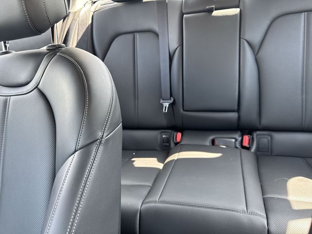 Genesis G70 Vehicle Full-screen Gallery Image 18
