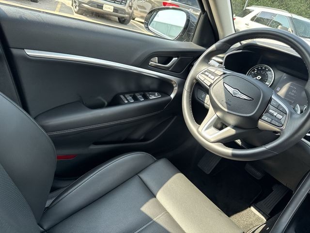 Genesis G70 Vehicle Full-screen Gallery Image 20