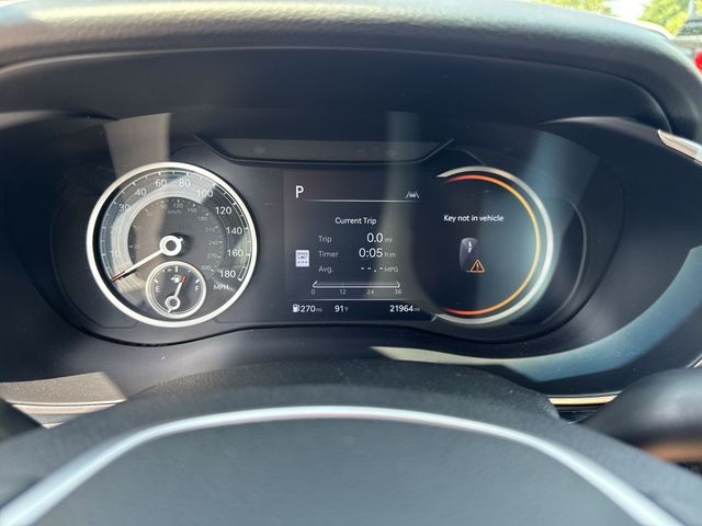Genesis G70 Vehicle Full-screen Gallery Image 24