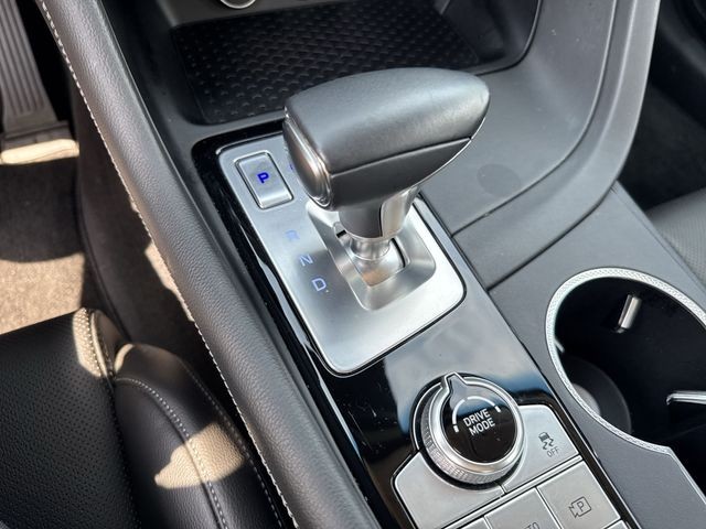 Genesis G70 Vehicle Full-screen Gallery Image 28