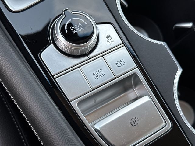 Genesis G70 Vehicle Full-screen Gallery Image 30