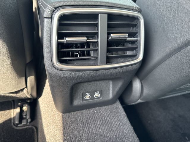 Genesis G70 Vehicle Full-screen Gallery Image 33