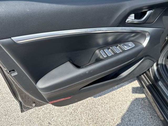 Genesis G70 Vehicle Full-screen Gallery Image 34