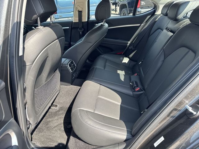 Genesis G70 Vehicle Full-screen Gallery Image 36