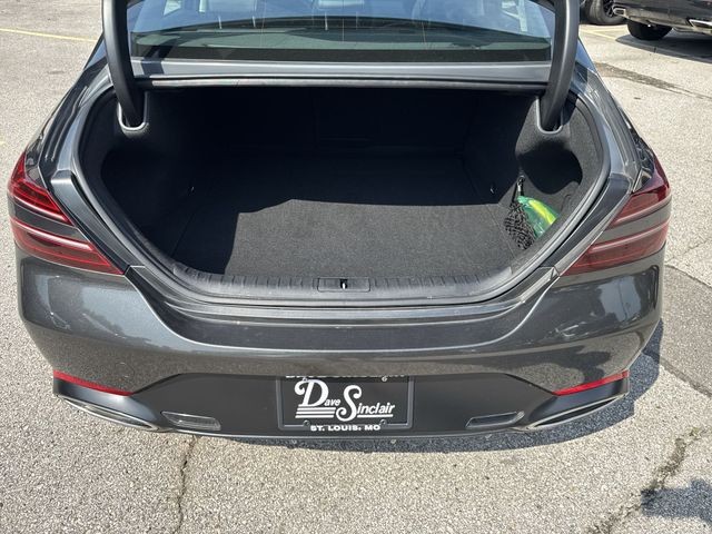 Genesis G70 Vehicle Full-screen Gallery Image 37