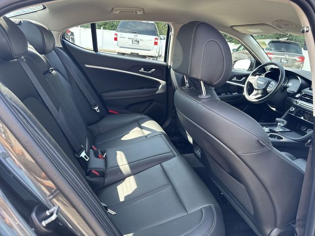 Genesis G70 Vehicle Full-screen Gallery Image 38