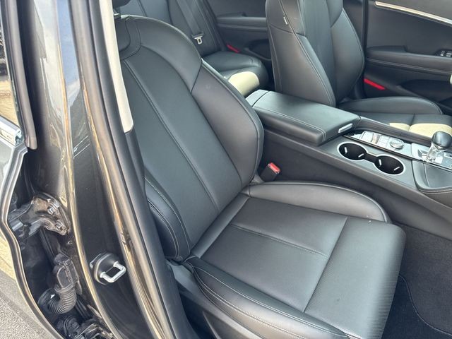 Genesis G70 Vehicle Full-screen Gallery Image 39