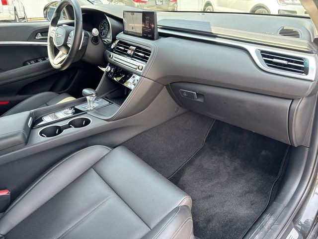 Genesis G70 Vehicle Full-screen Gallery Image 40