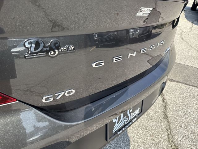 Genesis G70 Vehicle Full-screen Gallery Image 43