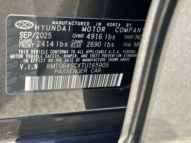 Genesis G70 Vehicle Full-screen Gallery Image 45