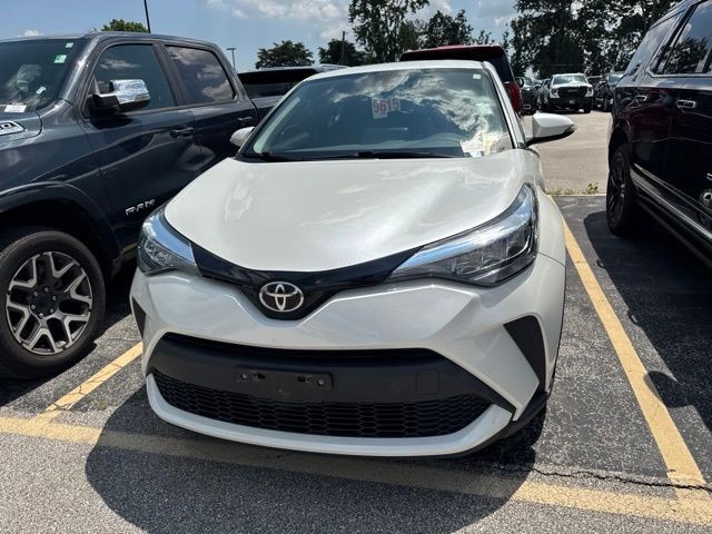 Toyota C-HR Vehicle Full-screen Gallery Image 02
