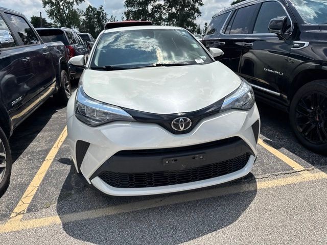 Toyota C-HR Vehicle Full-screen Gallery Image 03