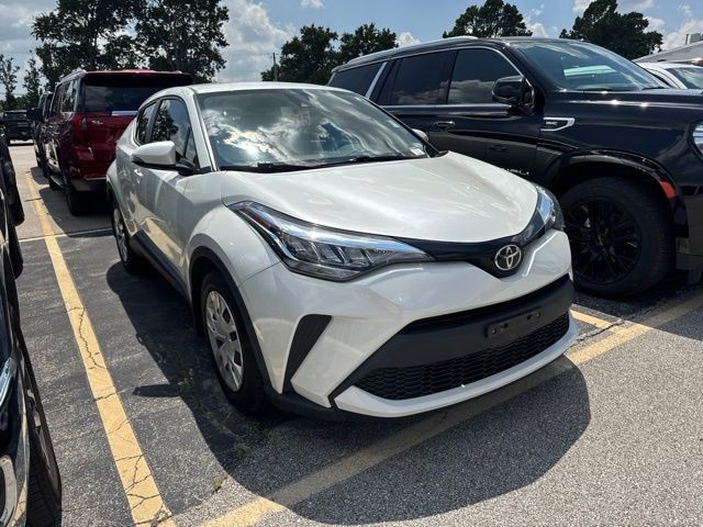 Toyota C-HR Vehicle Full-screen Gallery Image 05