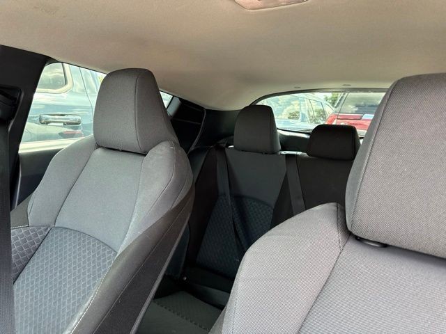 Toyota C-HR Vehicle Full-screen Gallery Image 13