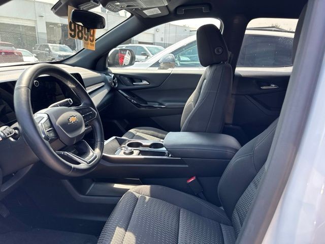 Chevrolet Equinox Vehicle Full-screen Gallery Image 10