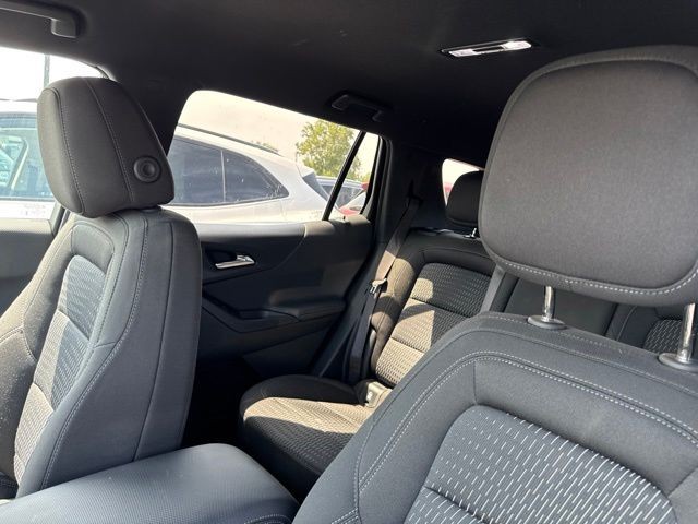 Chevrolet Equinox Vehicle Full-screen Gallery Image 14