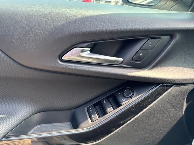 Chevrolet Equinox Vehicle Full-screen Gallery Image 15