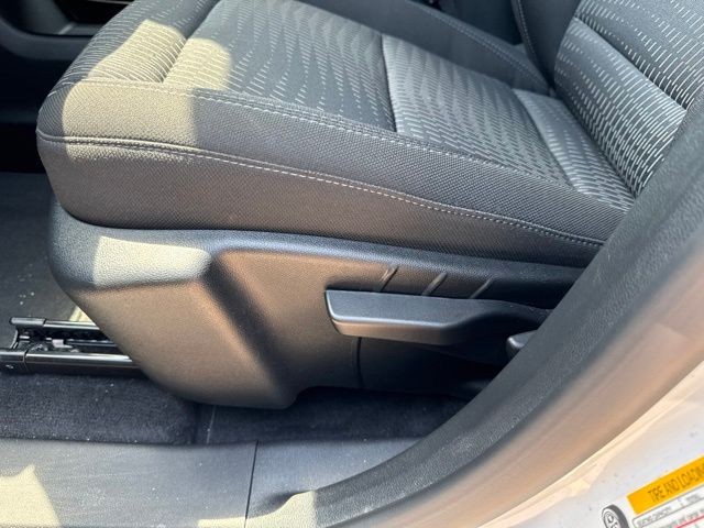 Chevrolet Equinox Vehicle Full-screen Gallery Image 17