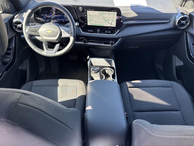Chevrolet Equinox Vehicle Full-screen Gallery Image 24