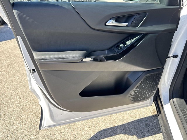 Chevrolet Equinox Vehicle Full-screen Gallery Image 26