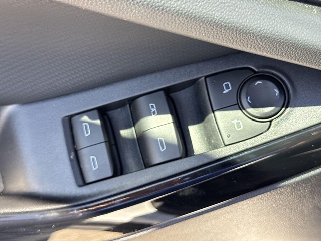 Chevrolet Equinox Vehicle Full-screen Gallery Image 27