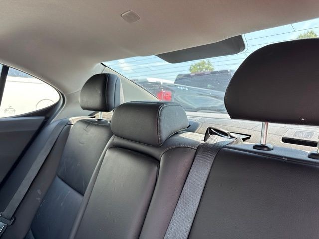 Acura TLX Vehicle Full-screen Gallery Image 06