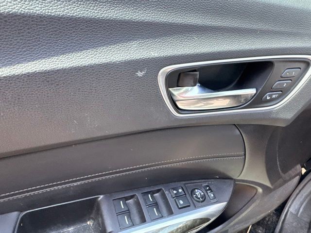 Acura TLX Vehicle Full-screen Gallery Image 11