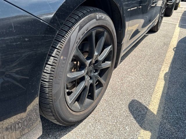 Acura TLX Vehicle Full-screen Gallery Image 14