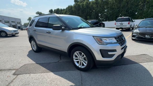 Ford Explorer Vehicle Full-screen Gallery Image 02