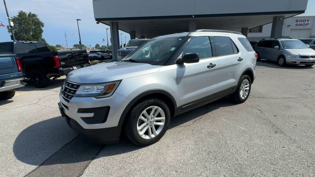 Ford Explorer Vehicle Full-screen Gallery Image 05
