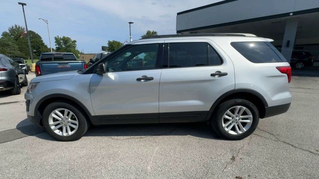 Ford Explorer Vehicle Full-screen Gallery Image 06
