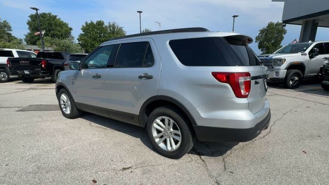 Ford Explorer Vehicle Full-screen Gallery Image 07