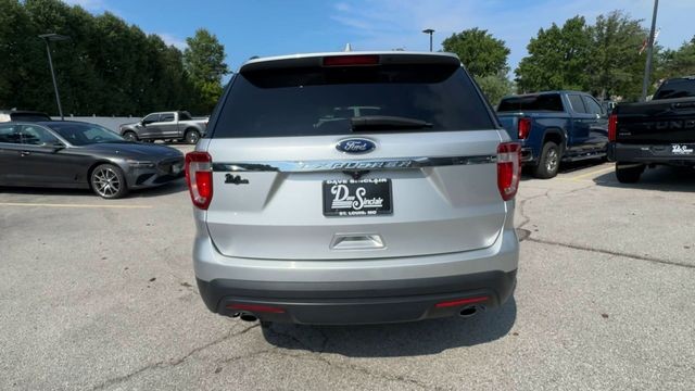 Ford Explorer Vehicle Full-screen Gallery Image 09