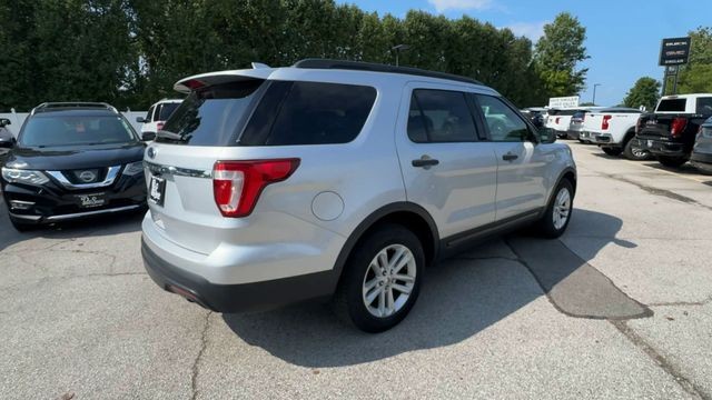 Ford Explorer Vehicle Full-screen Gallery Image 10
