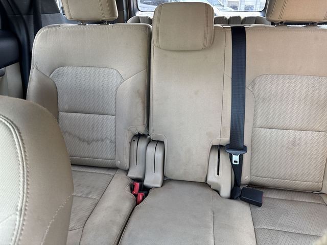 Ford Explorer Vehicle Full-screen Gallery Image 18