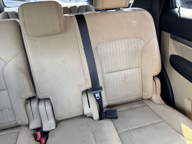 Ford Explorer Vehicle Full-screen Gallery Image 19