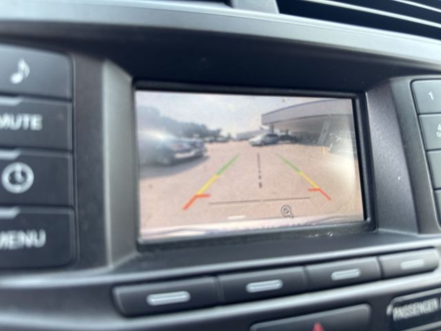 Ford Explorer Vehicle Full-screen Gallery Image 26