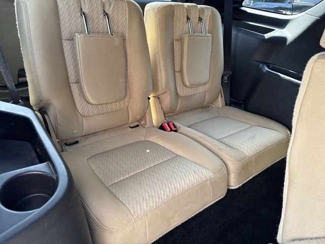 Ford Explorer Vehicle Full-screen Gallery Image 37