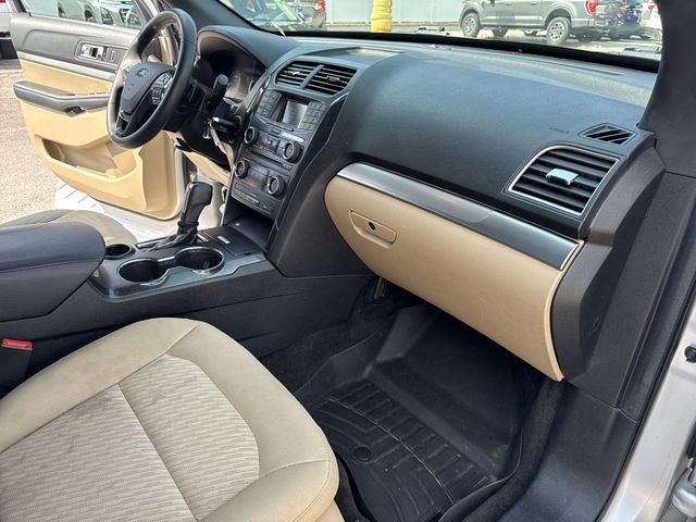 Ford Explorer Vehicle Full-screen Gallery Image 39