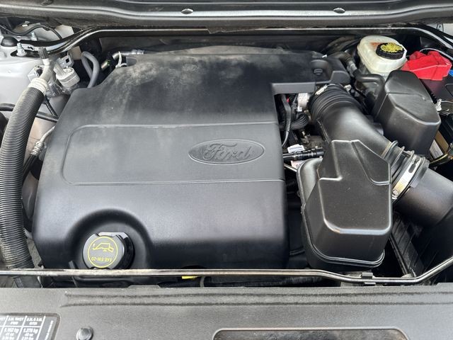 Ford Explorer Vehicle Full-screen Gallery Image 40