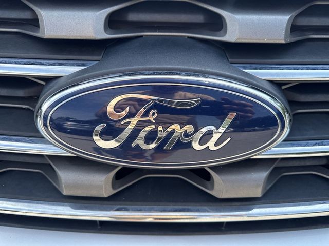 Ford Explorer Vehicle Full-screen Gallery Image 41