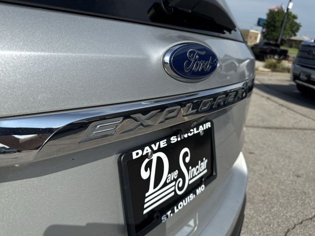 Ford Explorer Vehicle Full-screen Gallery Image 42