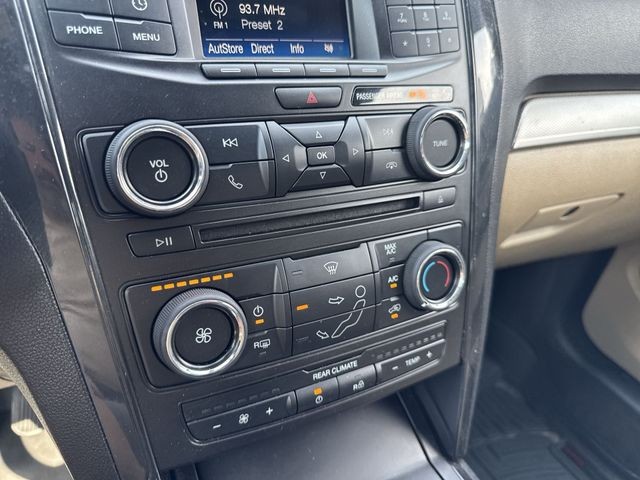 Ford Explorer Vehicle Full-screen Gallery Image 45