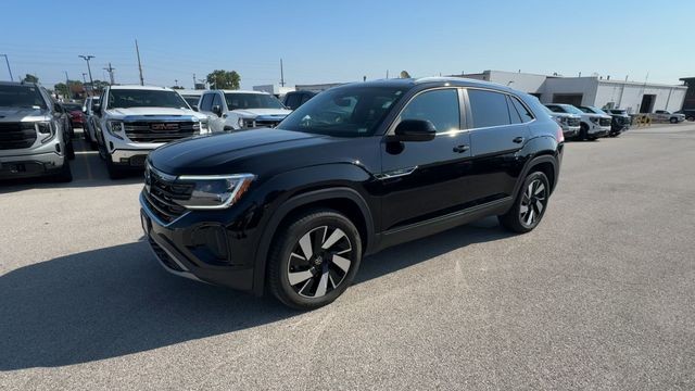 Volkswagen Atlas Cross Sport Vehicle Full-screen Gallery Image 06