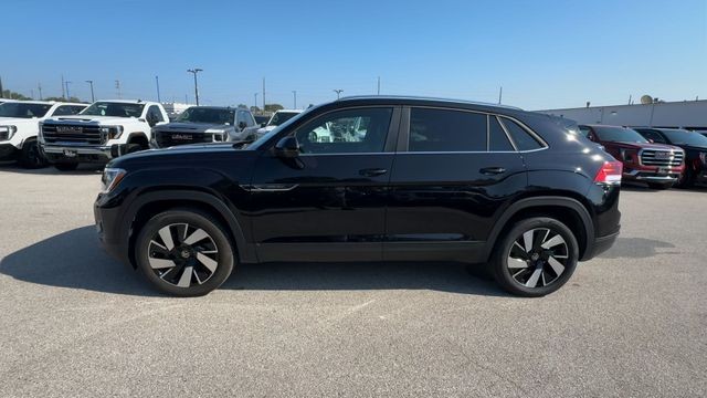 Volkswagen Atlas Cross Sport Vehicle Full-screen Gallery Image 07