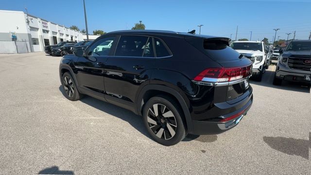 Volkswagen Atlas Cross Sport Vehicle Full-screen Gallery Image 09