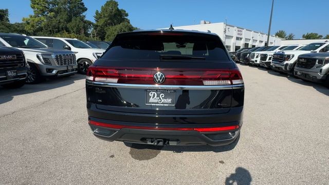 Volkswagen Atlas Cross Sport Vehicle Full-screen Gallery Image 10
