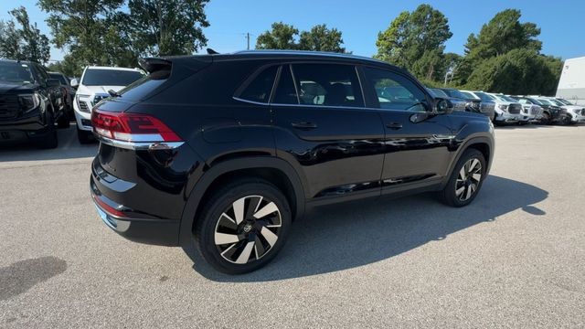 Volkswagen Atlas Cross Sport Vehicle Full-screen Gallery Image 11